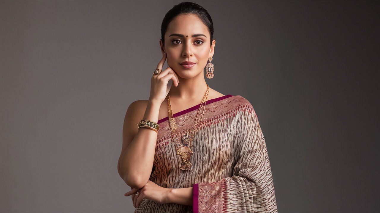 Styling a Designer Saree with Minimalist Jewelry: Let the Saree Shine